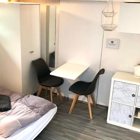 Modernes Zimmer Mit Kuechenzeile Und Bad Denkte Dış mekan fotoğraf