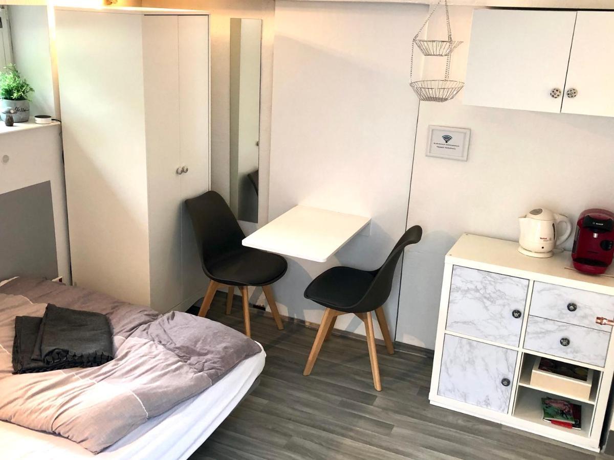 Modernes Zimmer Mit Kuechenzeile Und Bad Denkte Dış mekan fotoğraf