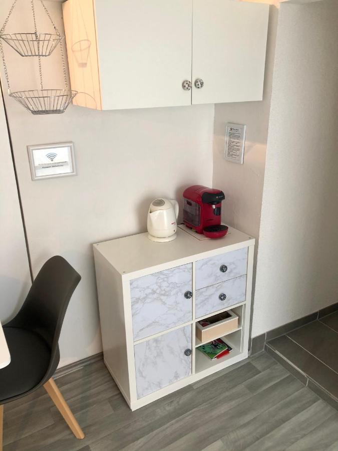 Modernes Zimmer Mit Kuechenzeile Und Bad Denkte Dış mekan fotoğraf
